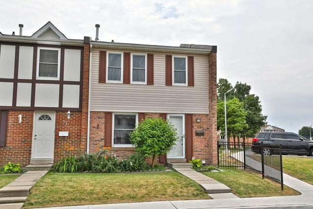 88 - 900 Central Park Dr, Townhouse with 3 bedrooms, 2 bathrooms and 1 parking in Brampton ON | Image 1