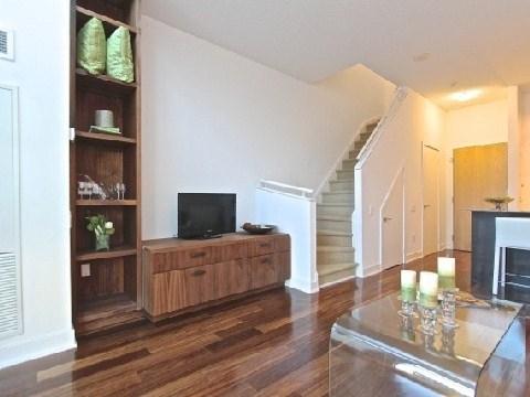 th6 - 1048 Broadview Ave, Townhouse with 1 bedrooms, 2 bathrooms and 1 parking in Toronto ON | Image 2