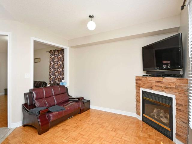 98 Silent Pond Cres, House semidetached with 3 bedrooms, 4 bathrooms and 4 parking in Brampton ON | Image 2
