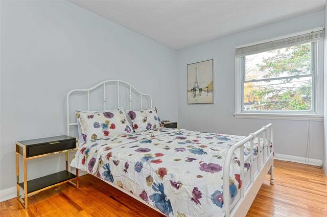 2273 King St E, House attached with 3 bedrooms, 1 bathrooms and 2 parking in Hamilton ON | Image 3