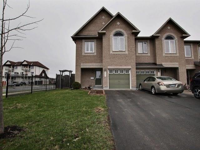 392 Goldenbrook Way, House attached with 3 bedrooms, 3 bathrooms and 3 parking in Ottawa ON | Image 3