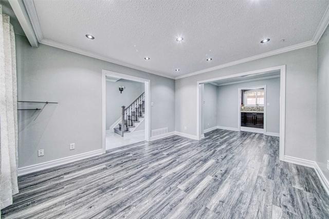 7573 Catalpa Rd, House semidetached with 4 bedrooms, 3 bathrooms and 5 parking in Mississauga ON | Image 39