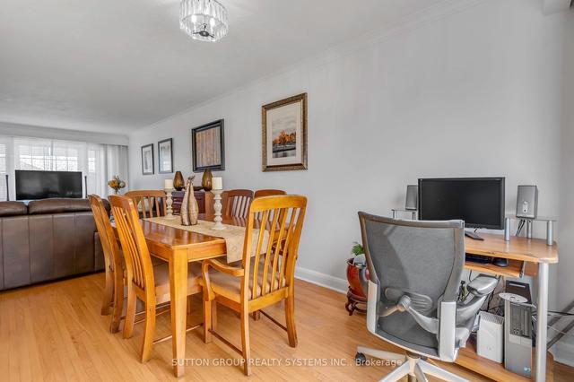 17 Arthur St, House semidetached with 3 bedrooms, 2 bathrooms and 3 parking in Toronto ON | Image 8