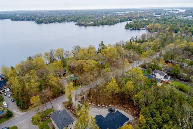 270 Riverside Dr, House detached with 5 bedrooms, 3 bathrooms and 6 parking in Kawartha Lakes ON | Image 1