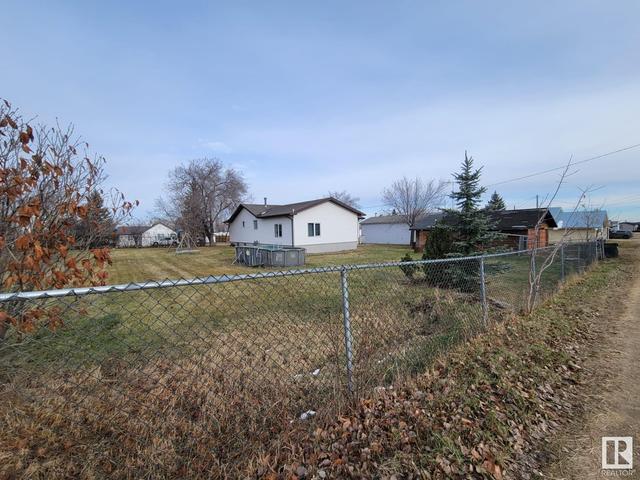 88 Main St, House detached with 6 bedrooms, 2 bathrooms and null parking in Edberg AB | Image 3