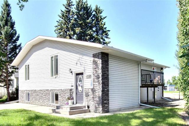 4602 49 Street, House detached with 2 bedrooms, 2 bathrooms and 5 parking in Olds AB | Image 1