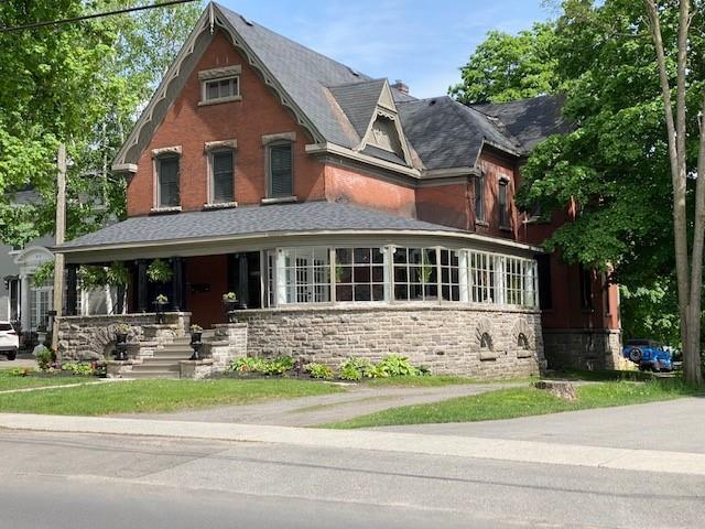 207 King Street, House detached with 7 bedrooms, 4 bathrooms and 8 parking in Brockville ON | Card Image