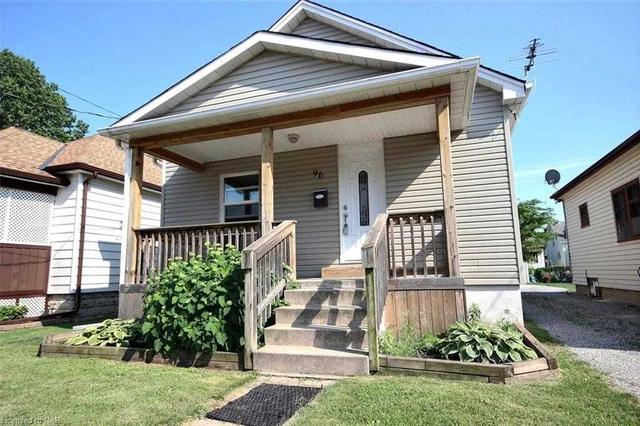 96 Vale Ave, House detached with 2 bedrooms, 1 bathrooms and 2 parking in St. Catharines ON | Image 1