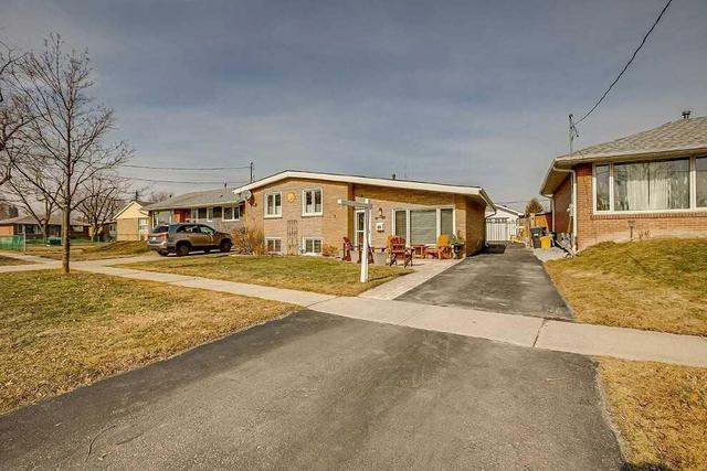 7 Alston Crt, House detached with 3 bedrooms, 2 bathrooms and 4 parking in Brampton ON | Image 2