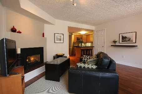 8 - 17 Pembroke St, Townhouse with 2 bedrooms, 1 bathrooms and 1 parking in Toronto ON | Image 3