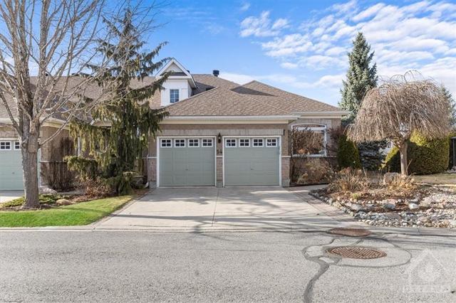 54 Kinmount Private, Townhouse with 4 bedrooms, 3 bathrooms and 4 parking in Ottawa ON | Image 1
