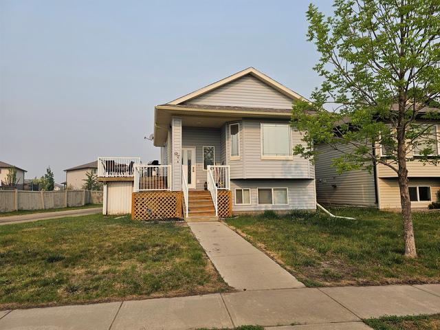 97 Pinnacle Avenue, House detached with 3 bedrooms, 2 bathrooms and 3 parking in Grande Prairie AB | Image 2