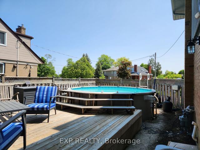17 Avonmore St, House detached with 3 bedrooms, 2 bathrooms and 4 parking in Brampton ON | Image 2