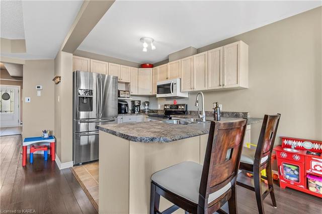 710 Mclean Court, House attached with 3 bedrooms, 1 bathrooms and 2 parking in Kingston ON | Image 2