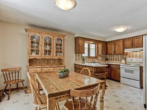 18 Suzanna Dr, House detached with 2 bedrooms, 2 bathrooms and 2 parking in Guelph ON | Image 8