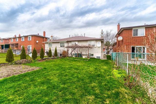 2428 Cashmere Ave, House semidetached with 3 bedrooms, 2 bathrooms and 3 parking in Mississauga ON | Image 24