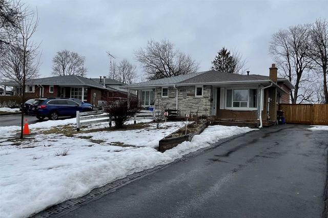 1121 Valley Crt, House semidetached with 3 bedrooms, 2 bathrooms and 4 parking in Oshawa ON | Image 23
