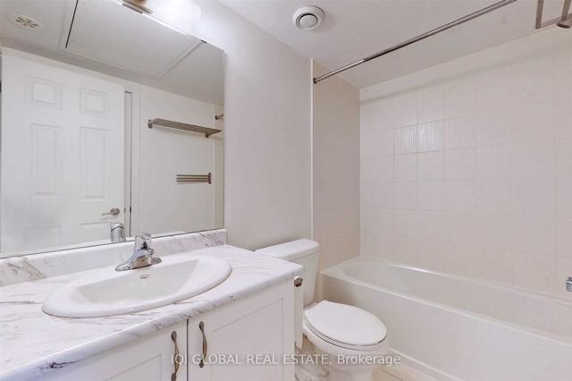 15 - 630 Rogers Rd, Townhouse with 2 bedrooms, 2 bathrooms and 1 parking in Toronto ON | Image 8