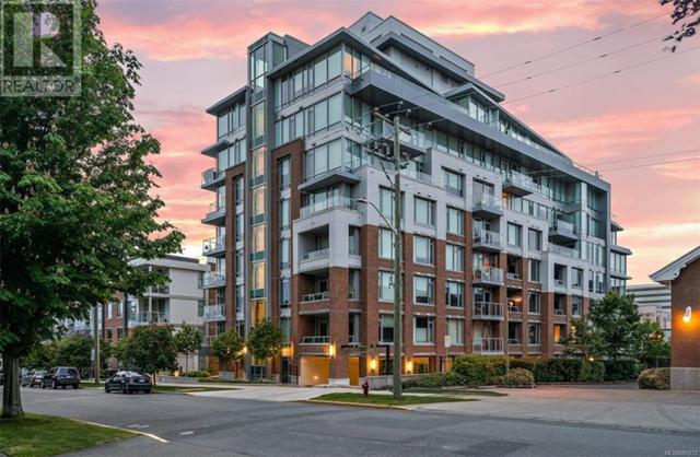705 - 646 Michigan St, Condo with 2 bedrooms, 2 bathrooms and 2 parking in Victoria BC | Image 1