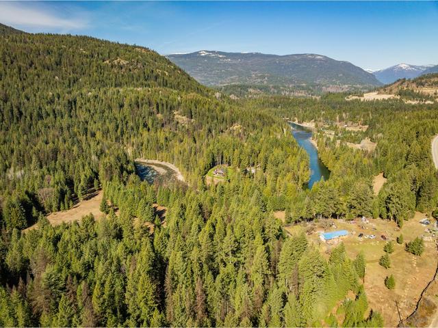 2621 Highway 3a, House detached with 2 bedrooms, 1 bathrooms and null parking in Central Kootenay I BC | Image 5