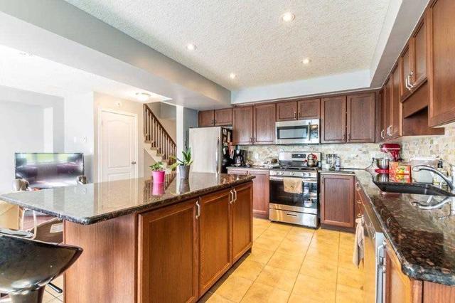 205 Huck Cres, House semidetached with 3 bedrooms, 3 bathrooms and 3 parking in Kitchener ON | Image 9