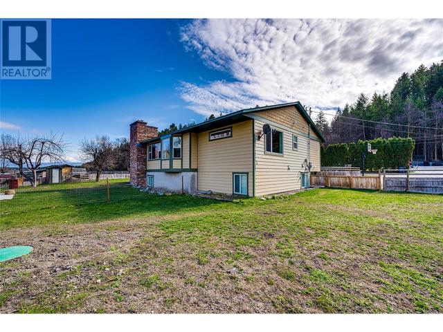4574 Larkin X Road, House detached with 5 bedrooms, 3 bathrooms and 6 parking in Spallumcheen BC | Image 2