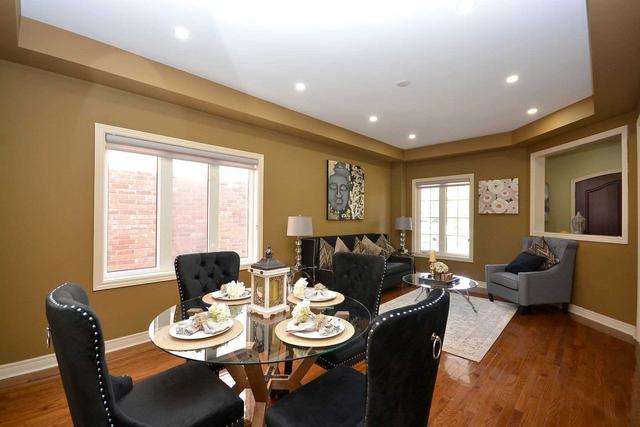 58 Citadel Cres, House detached with 4 bedrooms, 4 bathrooms and 6 parking in Brampton ON | Image 2