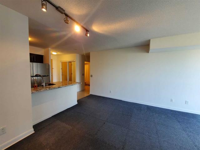 909 - 4978 Yonge St, Condo with 3 bedrooms, 2 bathrooms and 1 parking in Toronto ON | Image 3