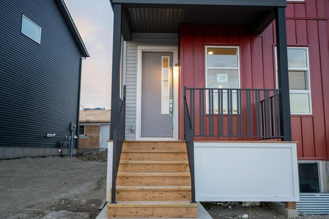 17 Herron Mews Ne, Home with 3 bedrooms, 2 bathrooms and 2 parking in Calgary AB | Image 16