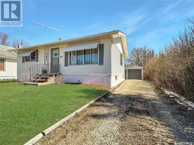 605 Routledge Street, House detached with 2 bedrooms, 2 bathrooms and null parking in Indian Head SK | Image 2