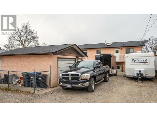 820 Bartlett Avenue, House detached with 4 bedrooms, 2 bathrooms and 4 parking in Oliver BC | Image 6