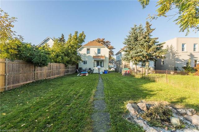 31 Sixth Street, House detached with 2 bedrooms, 1 bathrooms and 4 parking in Welland ON | Image 2