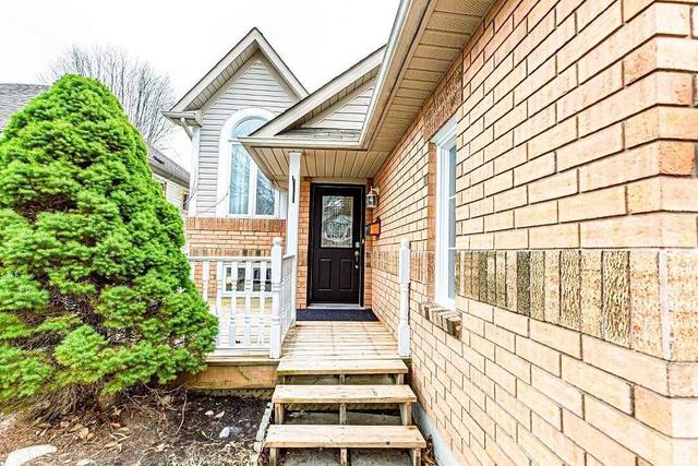 425 Elmwood Crt, House detached with 3 bedrooms, 3 bathrooms and 4 parking in Oshawa ON | Image 12