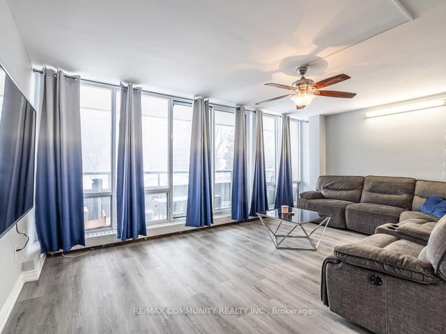 208 - 1 Four Winds Dr, Condo with 3 bedrooms, 2 bathrooms and 1 parking in Toronto ON | Image 13