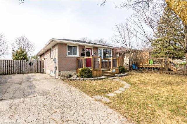 80 Mountford Drive, House detached with 3 bedrooms, 2 bathrooms and null parking in Guelph ON | Image 2