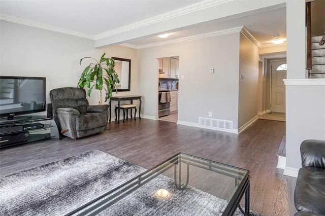 th# 6 - 925 Bayly St, Townhouse with 3 bedrooms, 2 bathrooms and 1 parking in Pickering ON | Image 2
