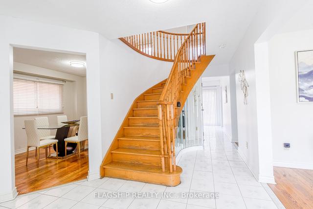 14 Songsparrow Dr, House detached with 4 bedrooms, 4 bathrooms and 6 parking in Brampton ON | Image 37