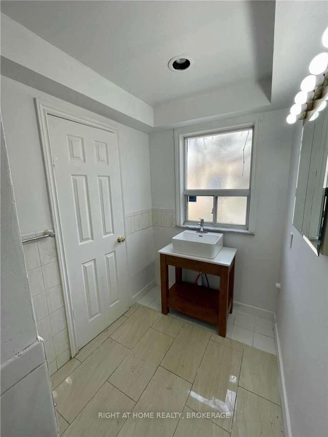 693 Ossington Ave, House detached with 3 bedrooms, 2 bathrooms and 2 parking in Toronto ON | Image 4