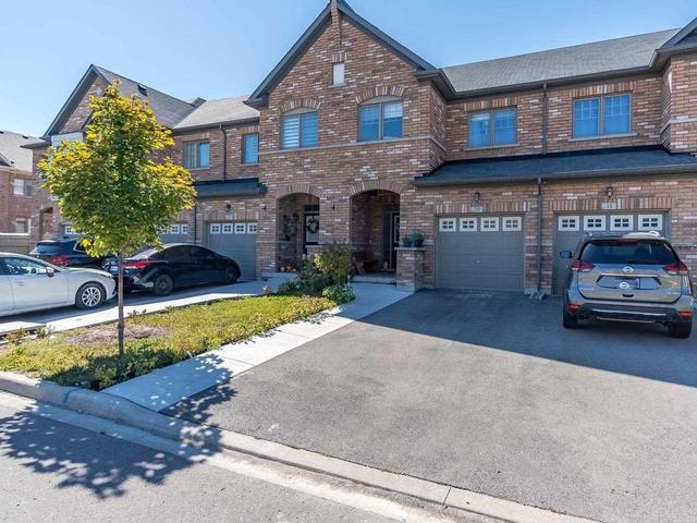 29 Davenfield Circ, House attached with 3 bedrooms, 4 bathrooms and 3 parking in Brampton ON | Image 1