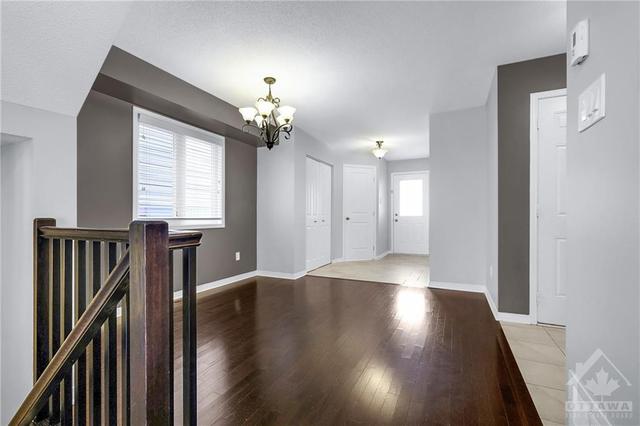 313 Laguna Street, Townhouse with 3 bedrooms, 3 bathrooms and 4 parking in Ottawa ON | Image 5