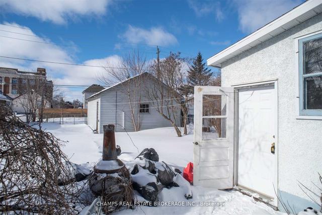 515 Vickers St S, House detached with 4 bedrooms, 1 bathrooms and 7 parking in Thunder Bay ON | Image 7