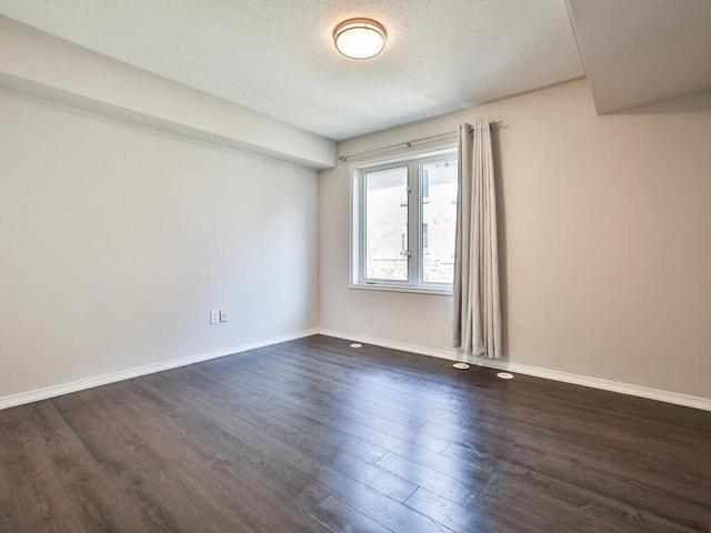 2 - 10 Turntable Cres, Townhouse with 3 bedrooms, 2 bathrooms and 1 parking in Toronto ON | Image 5