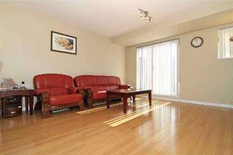 th1239 - 28 Sommerset Way, Townhouse with 3 bedrooms, 3 bathrooms and 1 parking in Toronto ON | Image 2