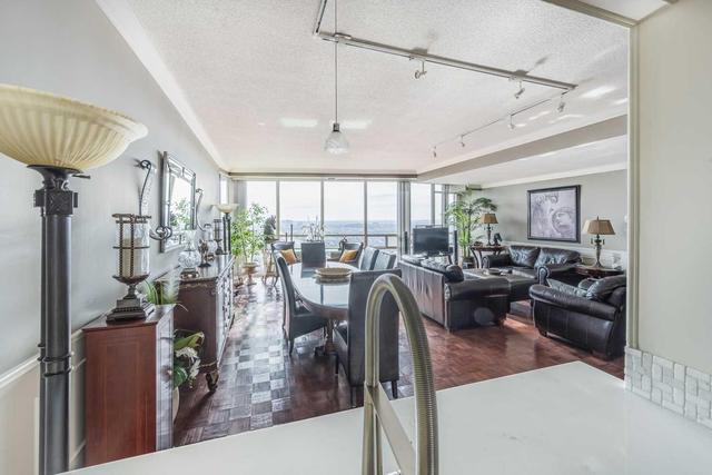 ph10 - 50 Eglinton Ave W, Condo with 2 bedrooms, 2 bathrooms and 2 parking in Mississauga ON | Image 7