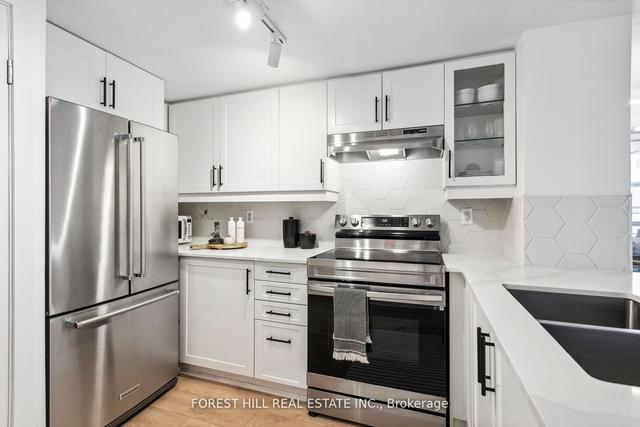 204 - 80 Cumberland St, Condo with 2 bedrooms, 2 bathrooms and 1 parking in Toronto ON | Image 3
