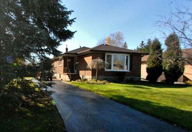 867 Hemlock St, House detached with 3 bedrooms, 2 bathrooms and 4 parking in Peterborough ON | Image 1