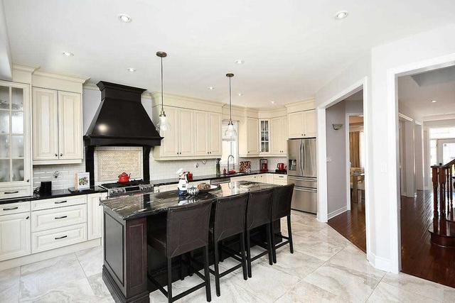 25 Moldovan Dr, House detached with 4 bedrooms, 4 bathrooms and 6 parking in Brampton ON | Image 2