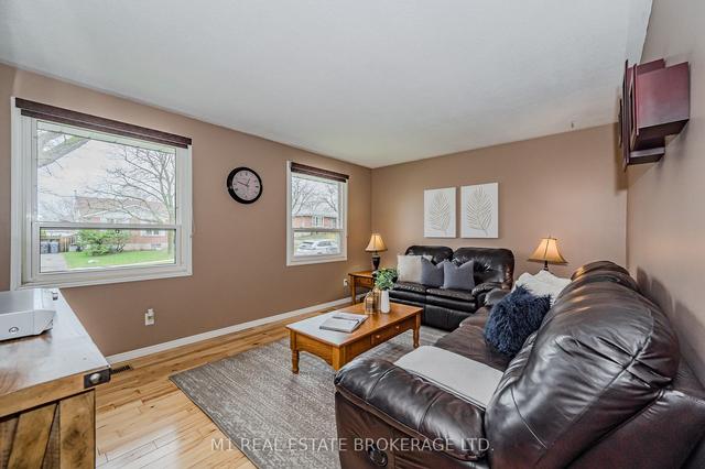36 Upton Cres, House detached with 4 bedrooms, 1 bathrooms and 4 parking in Guelph ON | Image 31
