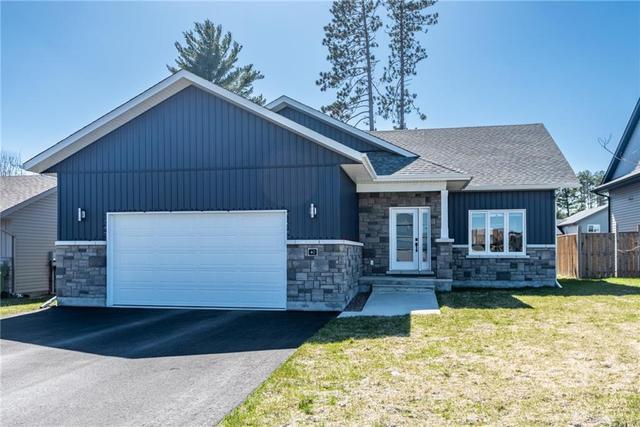 40 Liam Street, House detached with 3 bedrooms, 2 bathrooms and 6 parking in Petawawa ON | Image 1