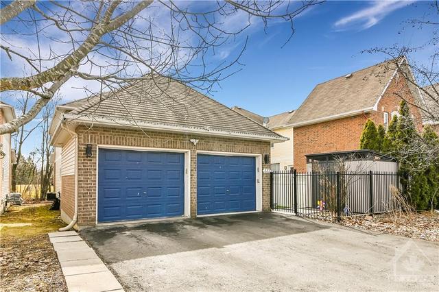 333 Parkin Circle, House detached with 3 bedrooms, 4 bathrooms and 4 parking in Ottawa ON | Image 1